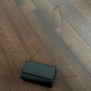 BLACK FAUX LEATHER CROSSBODY BAG